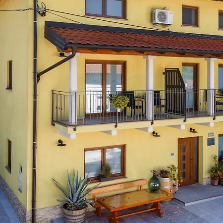 Apartmaji Tinta * Kanal