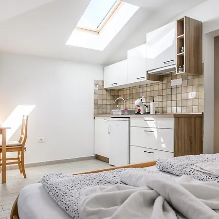 Apartmaji Tinta *